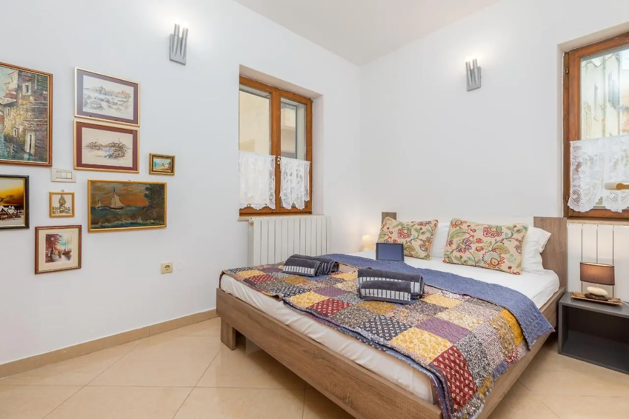 Apartment-Old Town-Dundo Pula 0*,
