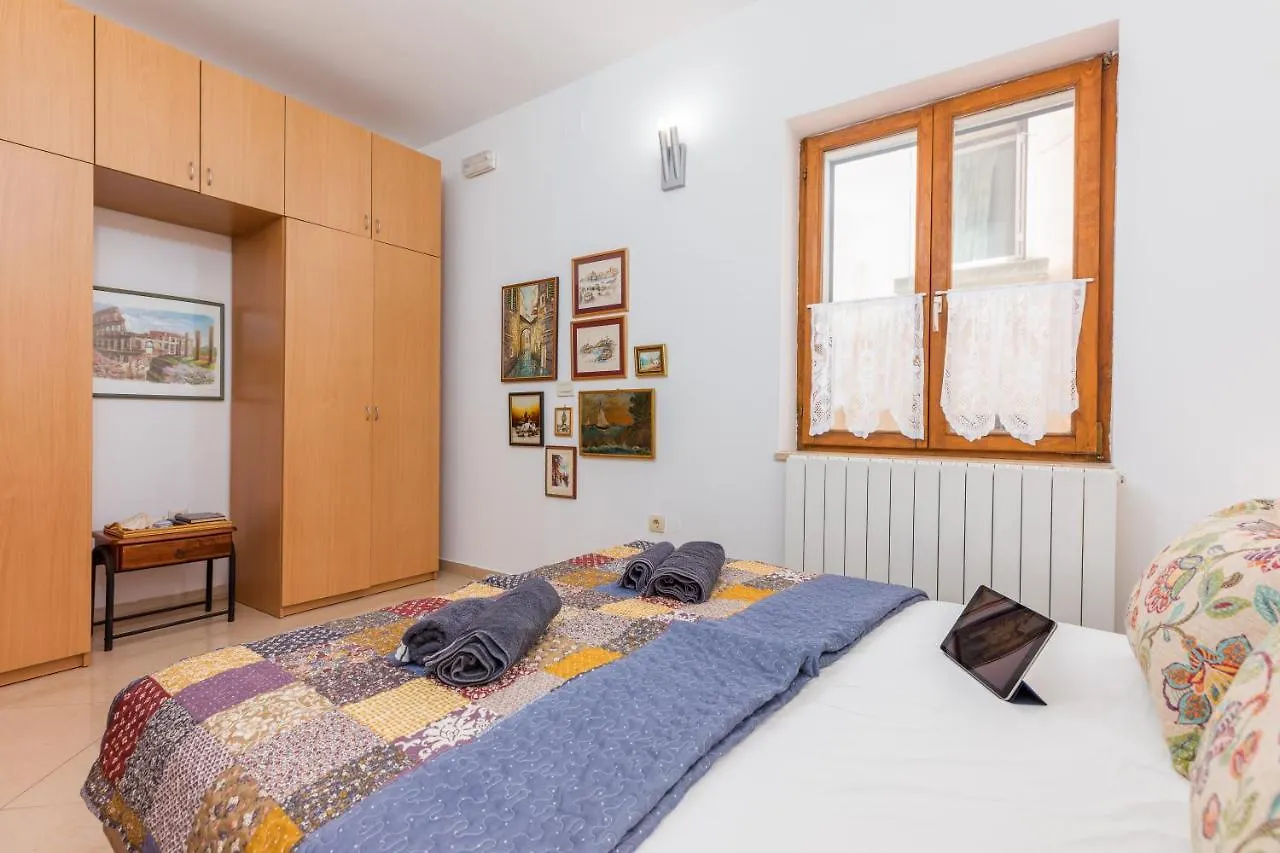 Apartment-Old Town-Dundo Пула Апартаменты